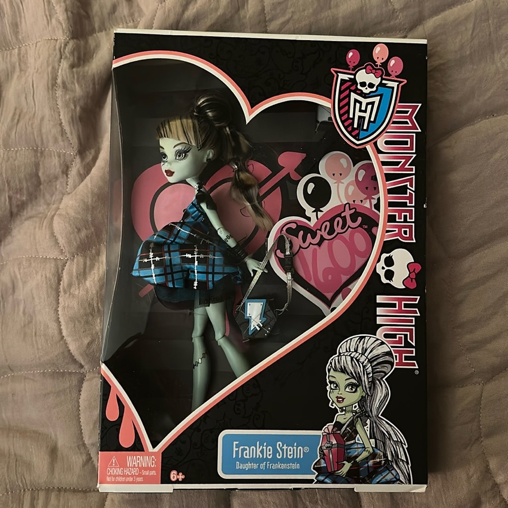 NEW! 2011 MONSTER HIGH FRANKIE STEIN SWEET 1600 DOLL!